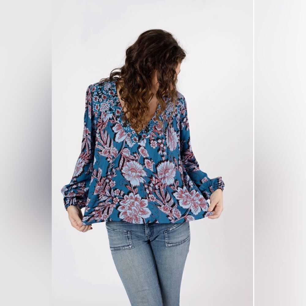 Band of the Free Josie Sapphire Size Small Long Sleeved Top